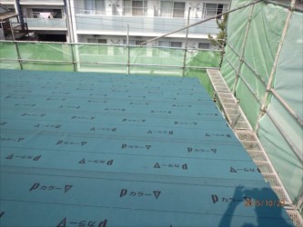 東京都北区赤羽 保育園 新築ガルバリウム鋼板屋根タテ平葺き工事 ルーフィング下葺き完成