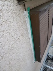 千葉県市川市Y様邸 外壁塗装工事 施工中・クラックをコーキング補修